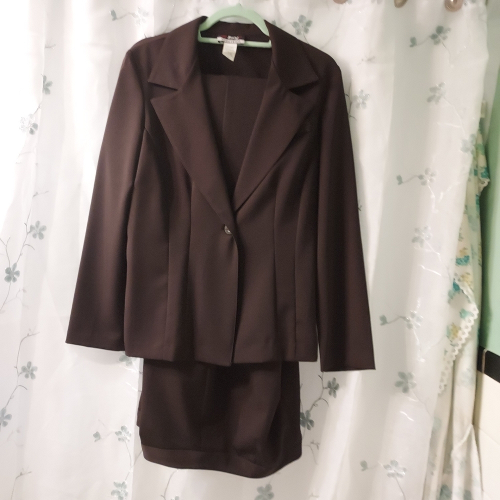 Woman's 2 Piece Pant Suit